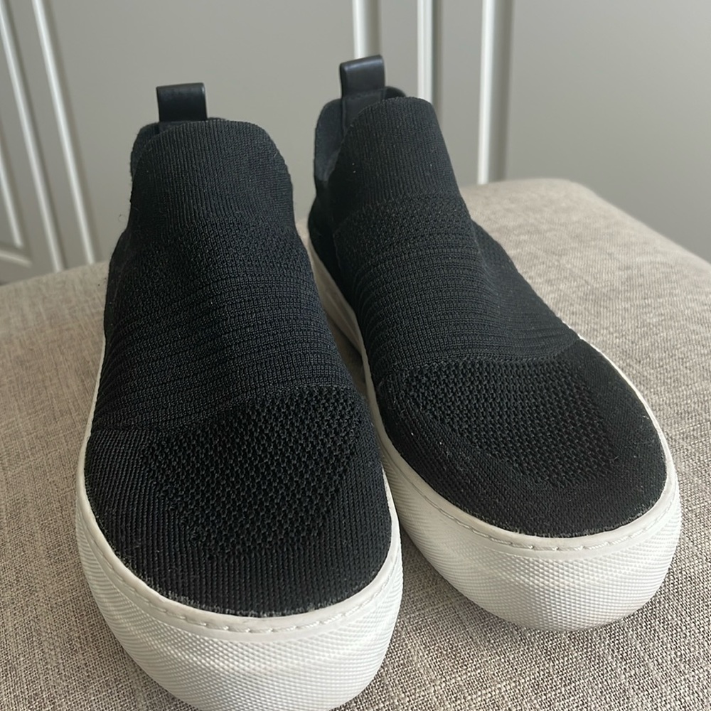 MADDEN GIRL Black no lace Sneakers. Size 9.5